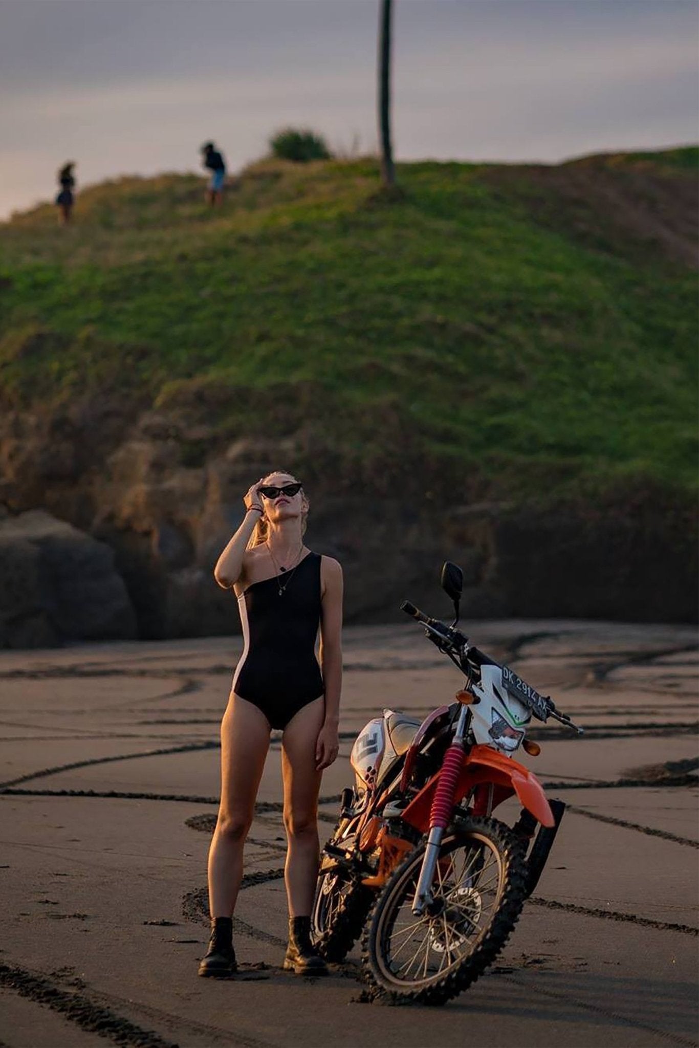 Tsubaki Power - One Shoulder Swimsuit